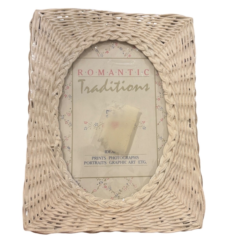 Romantic Traditions White Wicker Picture Frame Vintage Cottagecore Oval 7x9